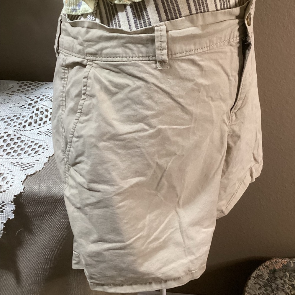 OLD NAVY CREAM SHORT SIZE 14 - Picture 4 of 15